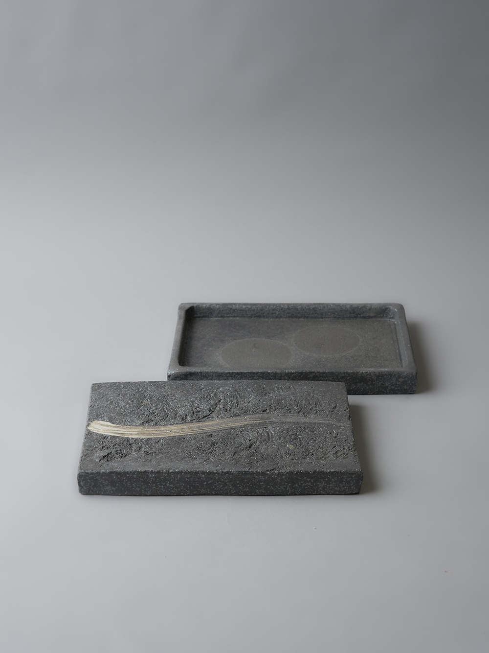 9.1 Reversible Rectangular Plate<br />Black yohen, comb pattern