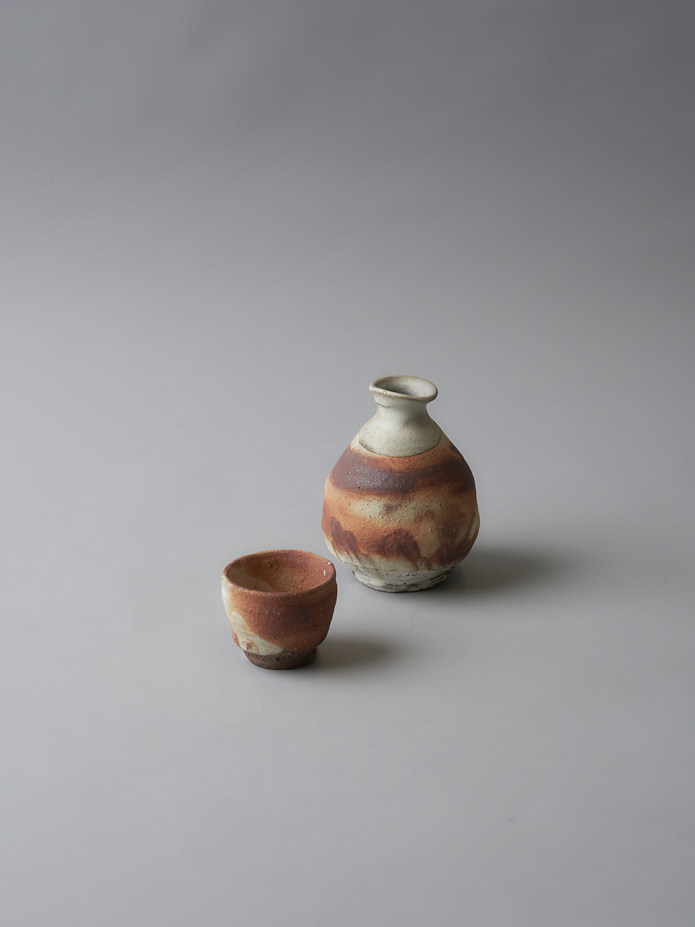 Tokkuri Bottle / Guinomi<br />Scarlet glaze