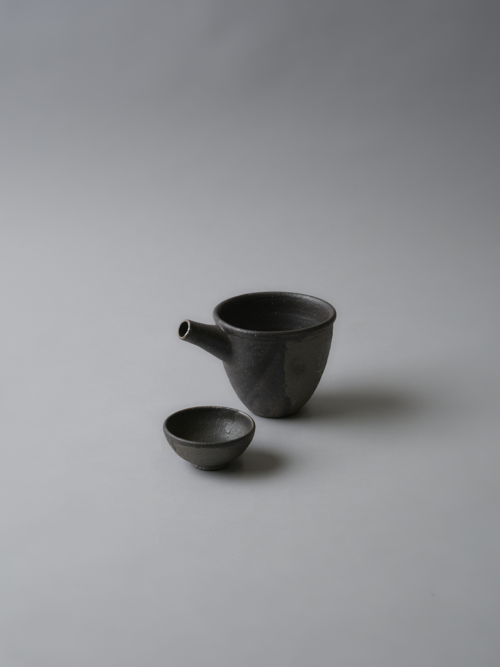 Katakuchi Pouring Vessel / Guinomi<br />Black yohen